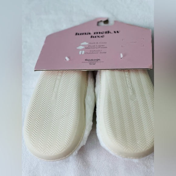 Luna Mellow Luxe Cherry Embroidered White Slippers Size Large or 8-9 - Picture 3 of 7